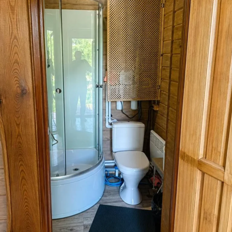 Современные удобства и обустройство внутри домика на двоих